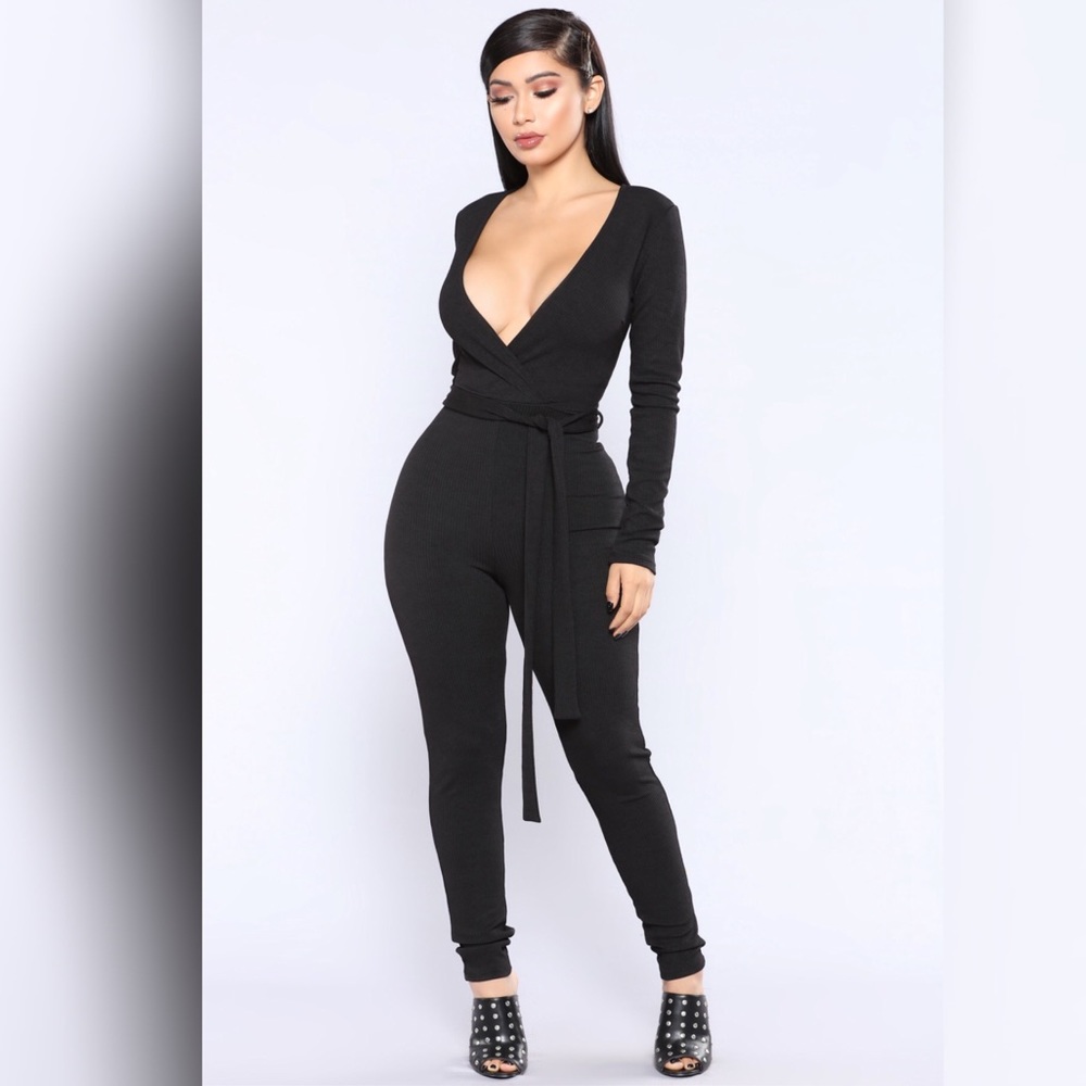 🚨SOLD🚨 A Perfect Fit Jumpsuit -Fashion Nova❤️